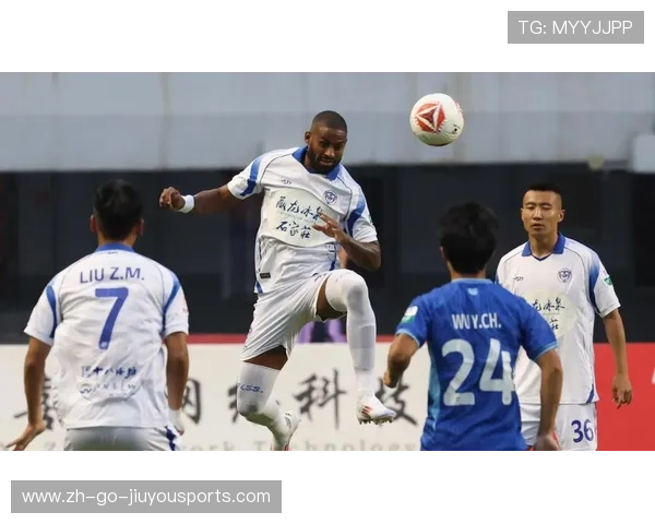 石家庄功夫牛梓屹中场断球,顺势直传打到身后 石家庄功夫牛梓屹中场断球,顺势直传打到身后